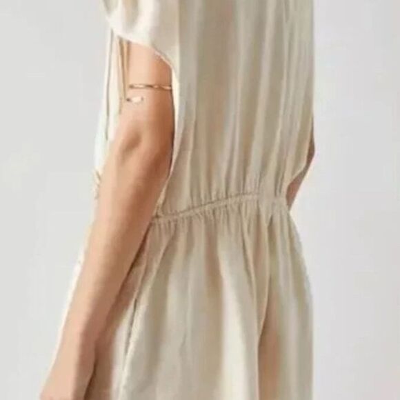 New Free People Weila Romper cream Floral Embroidered size M - Picture 4 of 4